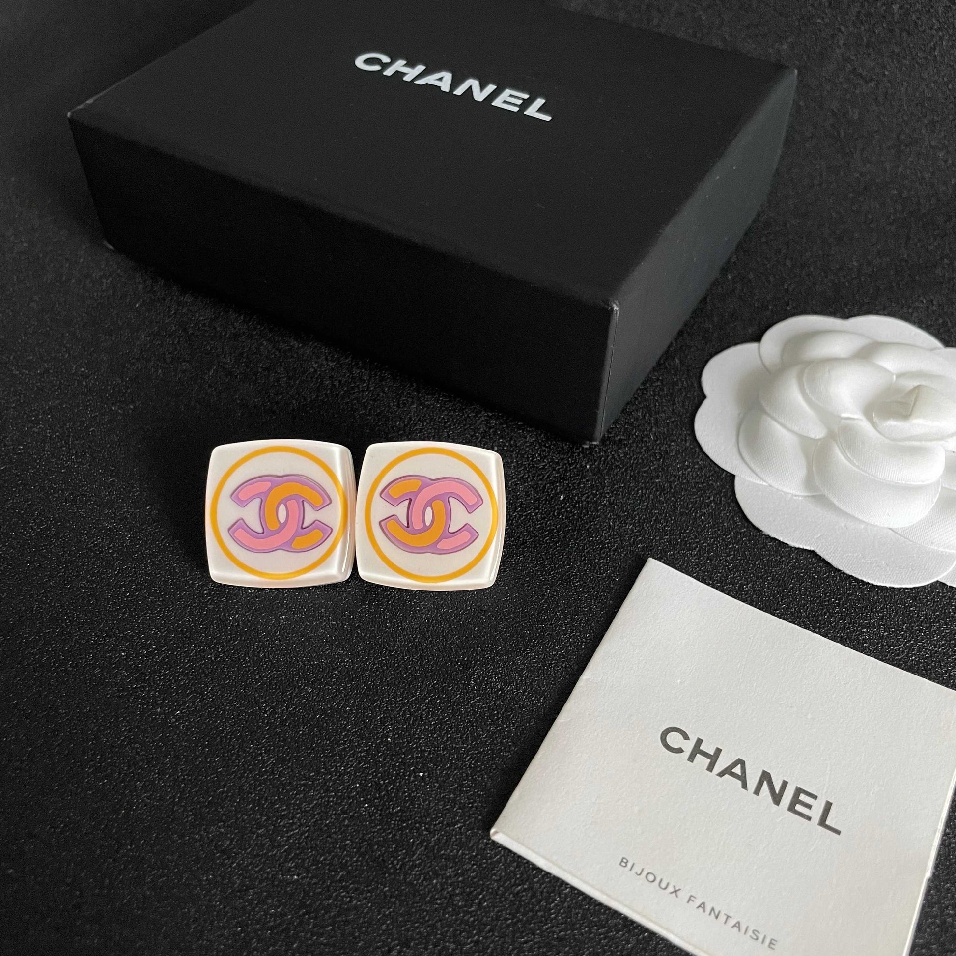 Double-C Emblem Stud Earrings in Polished Metal-Tone – Design 069 close-up detail