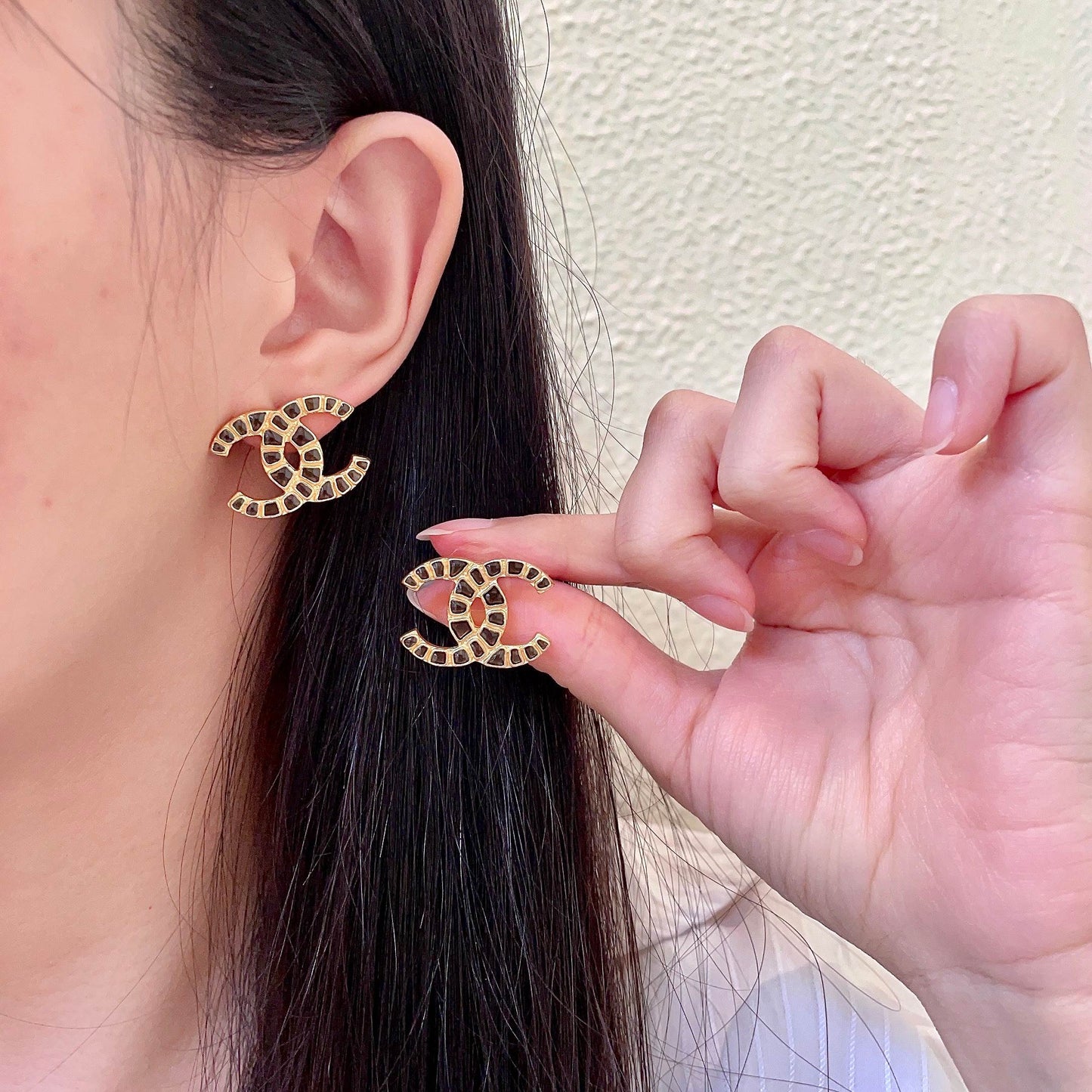 Double-C Emblem Stud Earrings in Polished Metal-Tone – Design 057 main product view