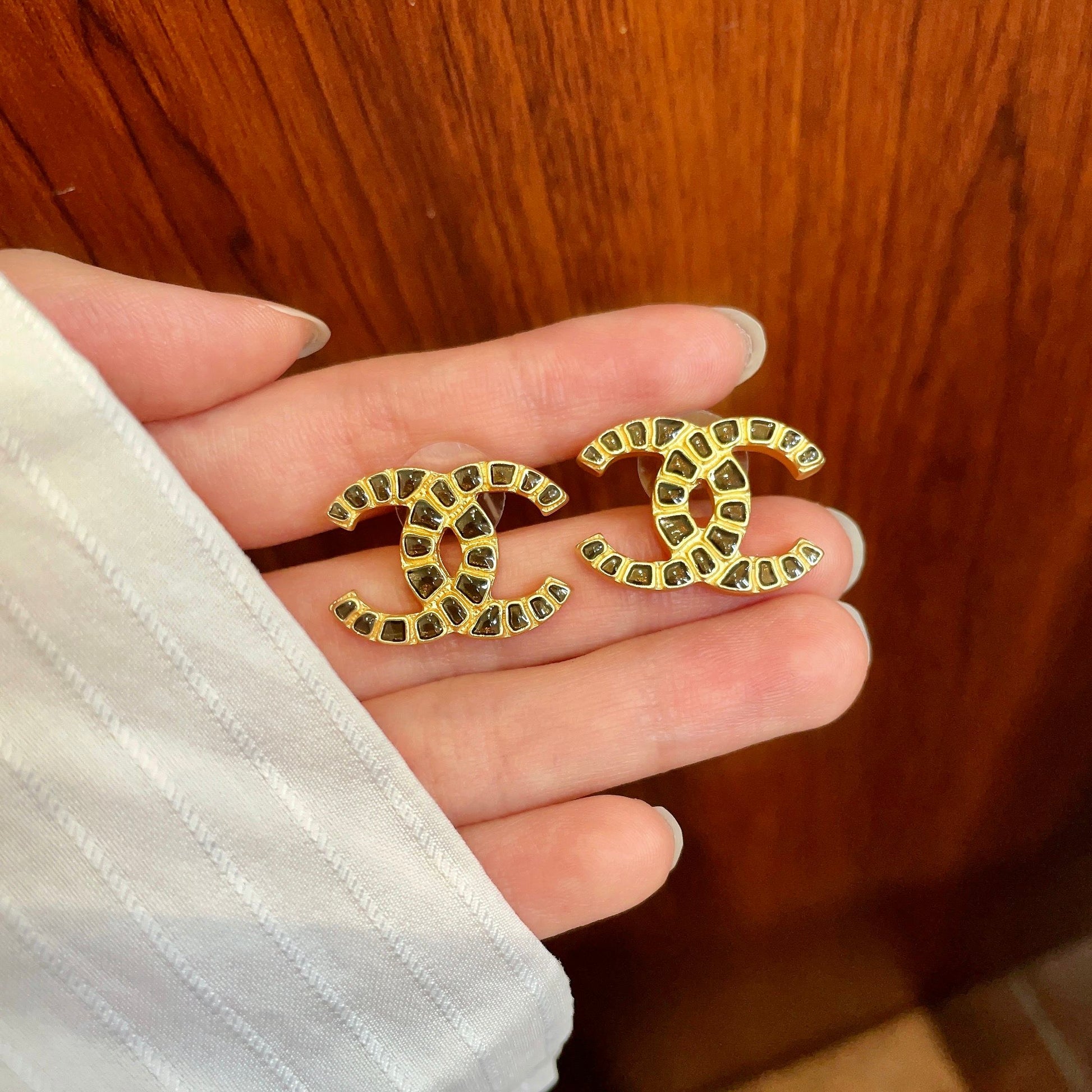 Double-C Emblem Stud Earrings in Polished Metal-Tone – Design 057 side detail