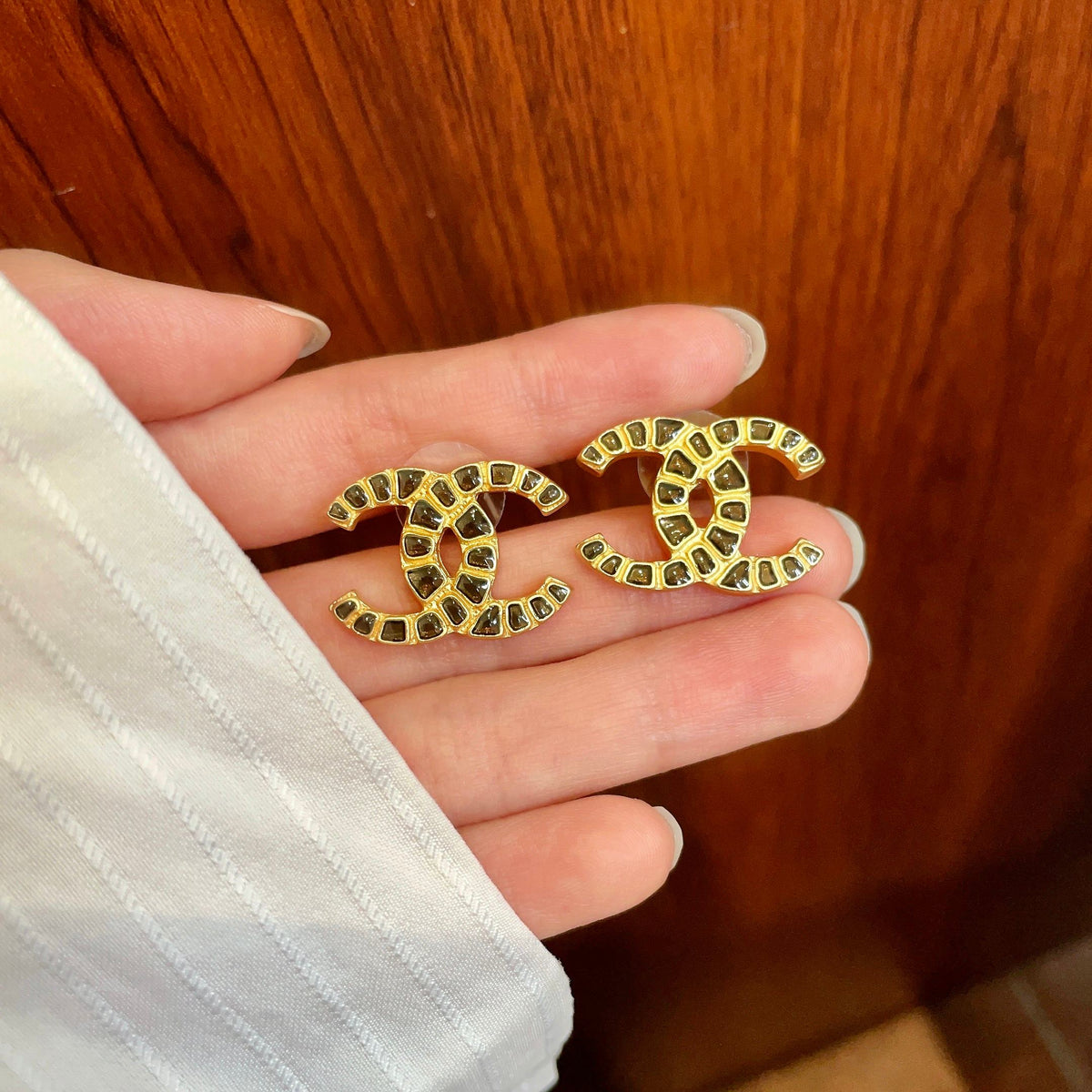 Double-C Emblem Stud Earrings in Polished Metal-Tone – Design 076 side detail