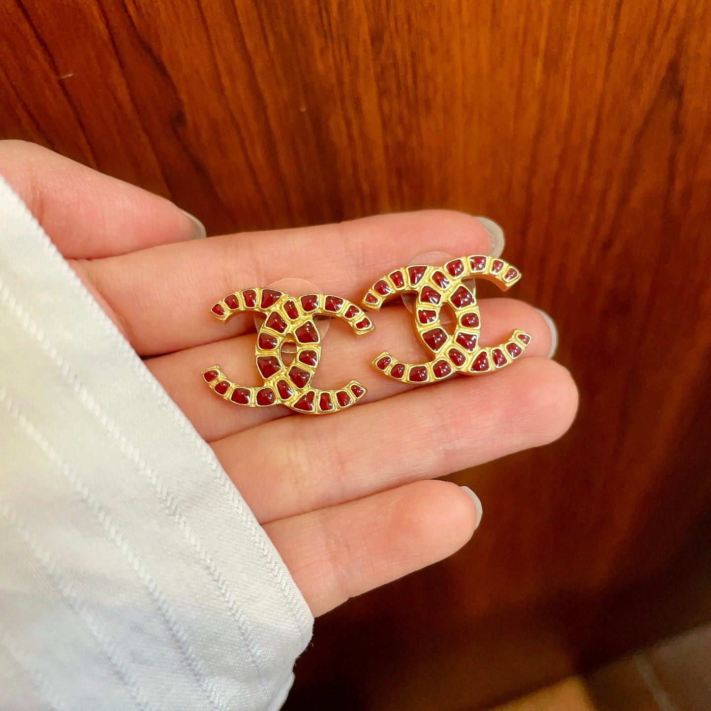 Double-C Emblem Stud Earrings in Polished Metal-Tone – Design 074 side detail