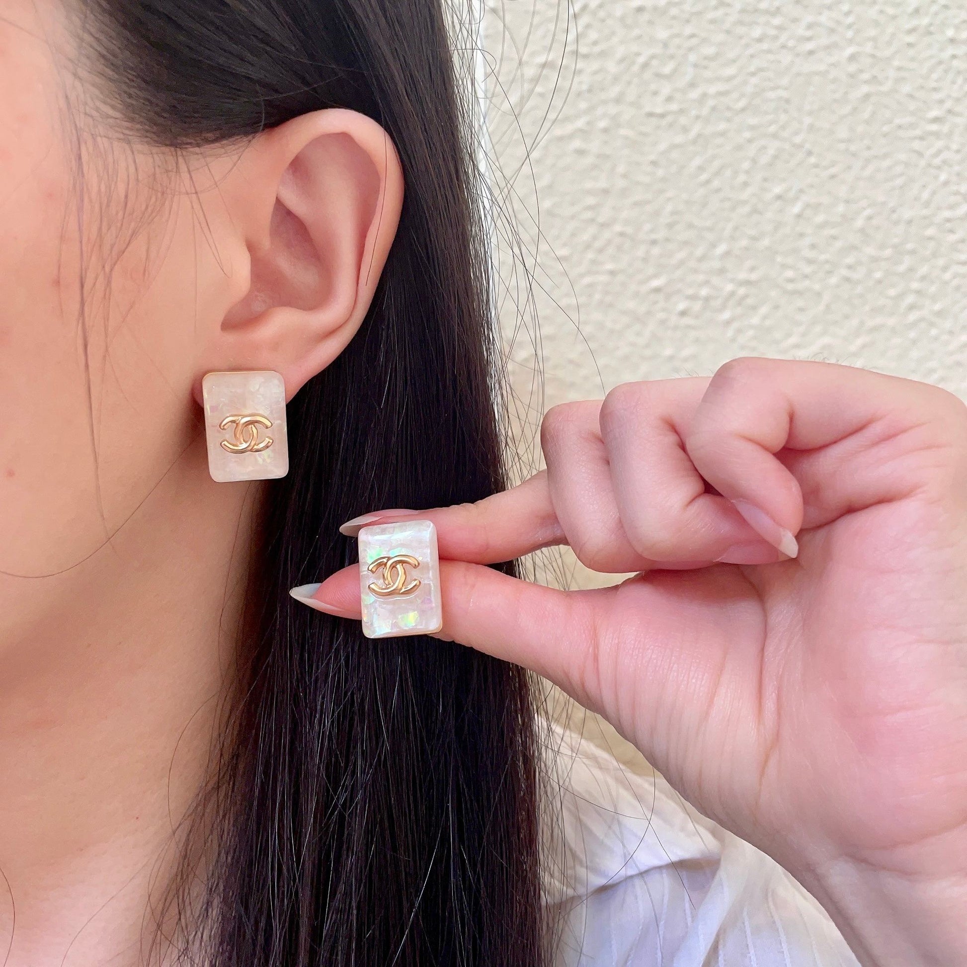Double-C Emblem Stud Earrings in Polished Metal-Tone – Design 060 main product view