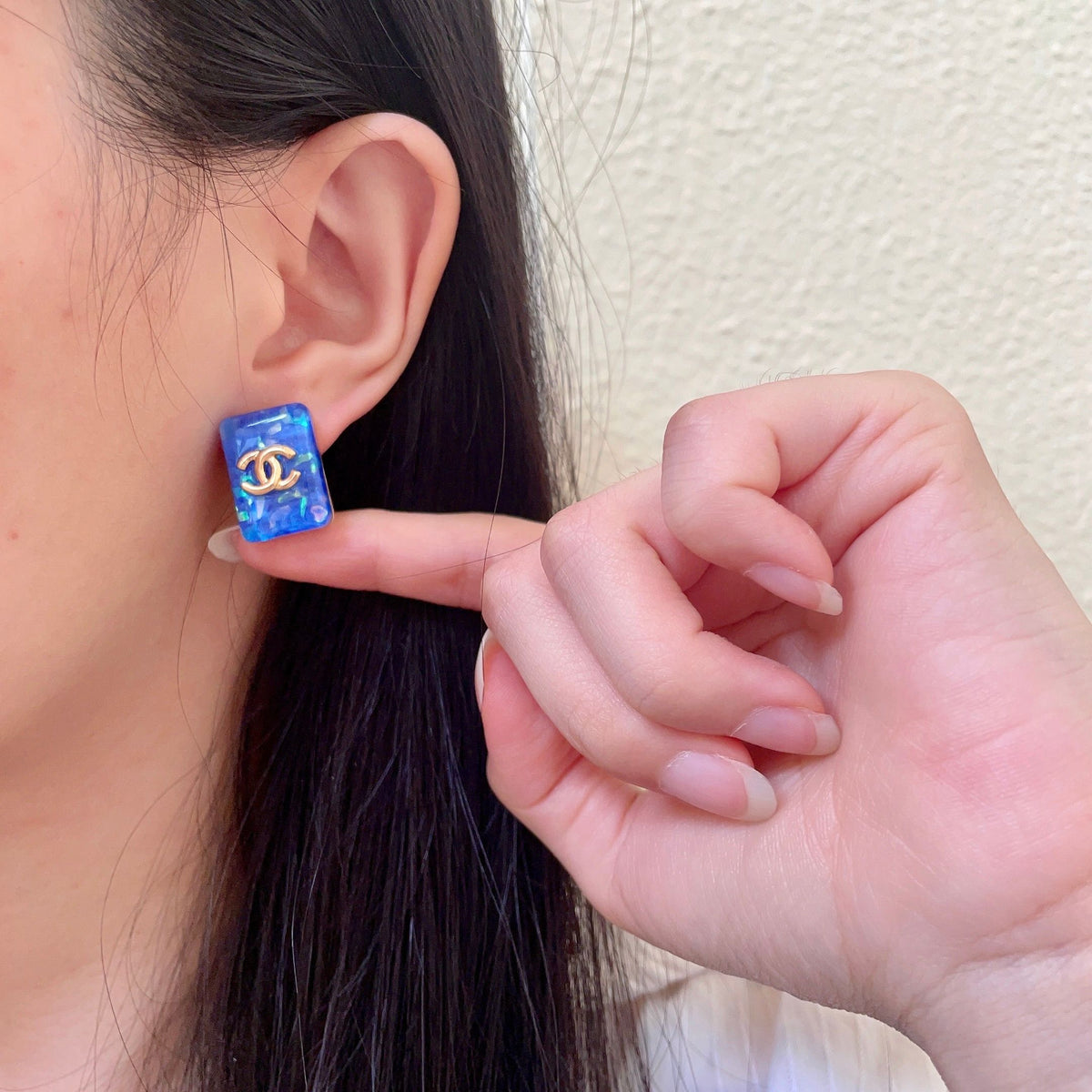 Double-C Emblem Stud Earrings in Polished Metal-Tone – Design 058 front product view