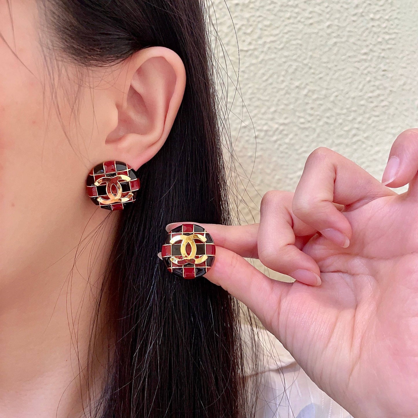 Double-C Emblem Stud Earrings in Polished Metal-Tone – Checkerboard main product view