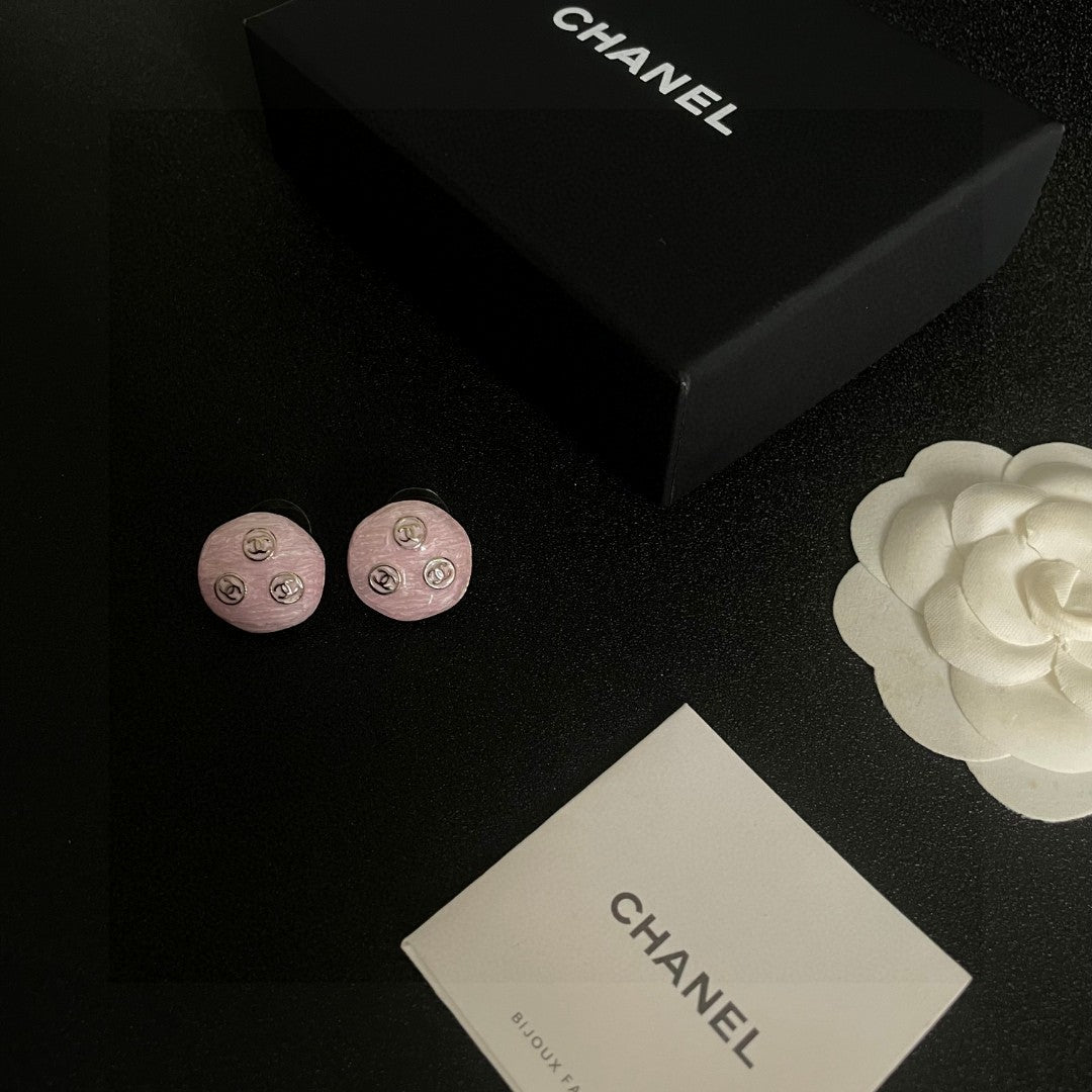 Double-C Emblem Stud Earrings in Polished Metal-Tone – Design 106 close-up detail