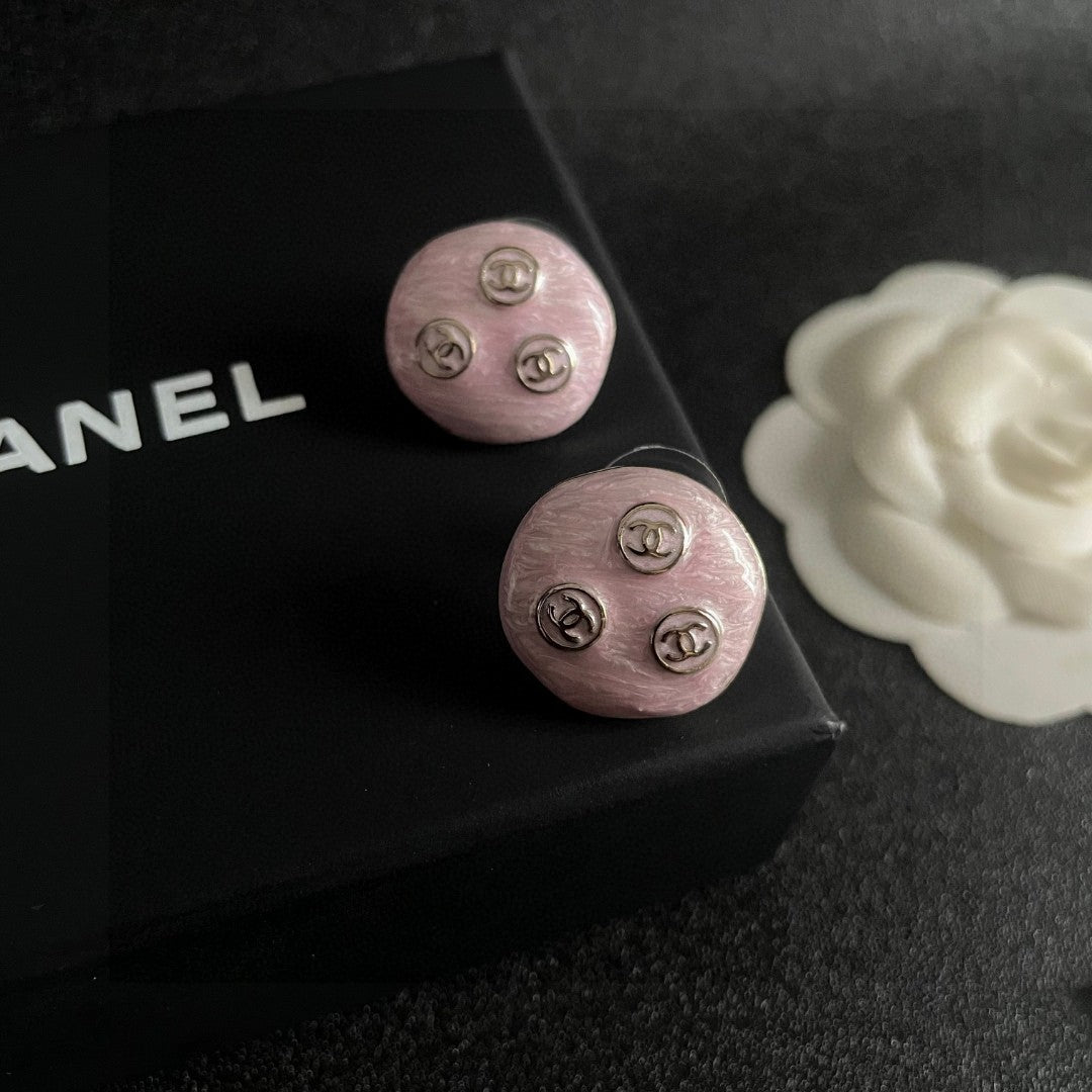 Double-C Emblem Stud Earrings in Polished Metal-Tone – Design 123 detail view
