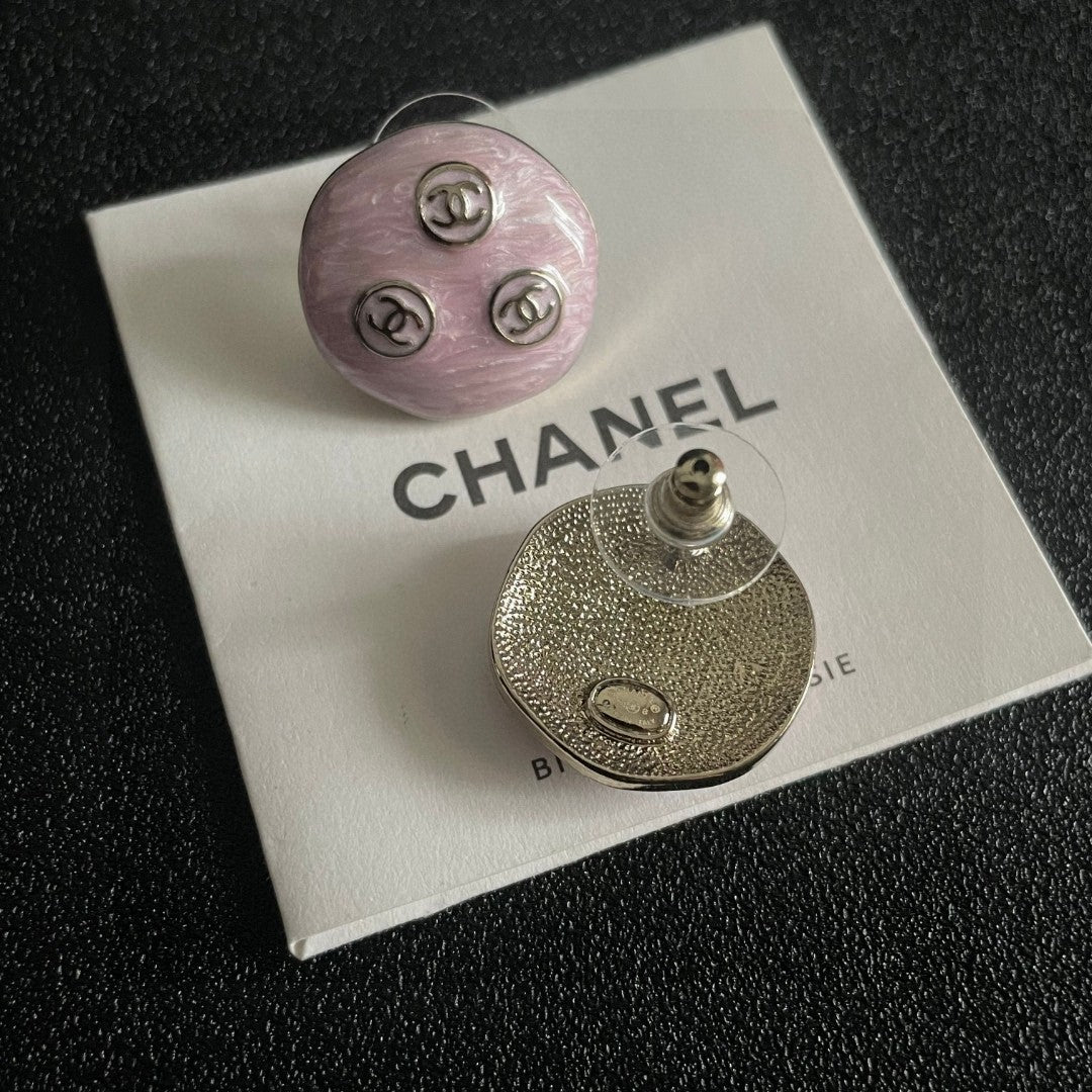 Double-C Emblem Stud Earrings in Polished Metal-Tone – Design 106 main product view