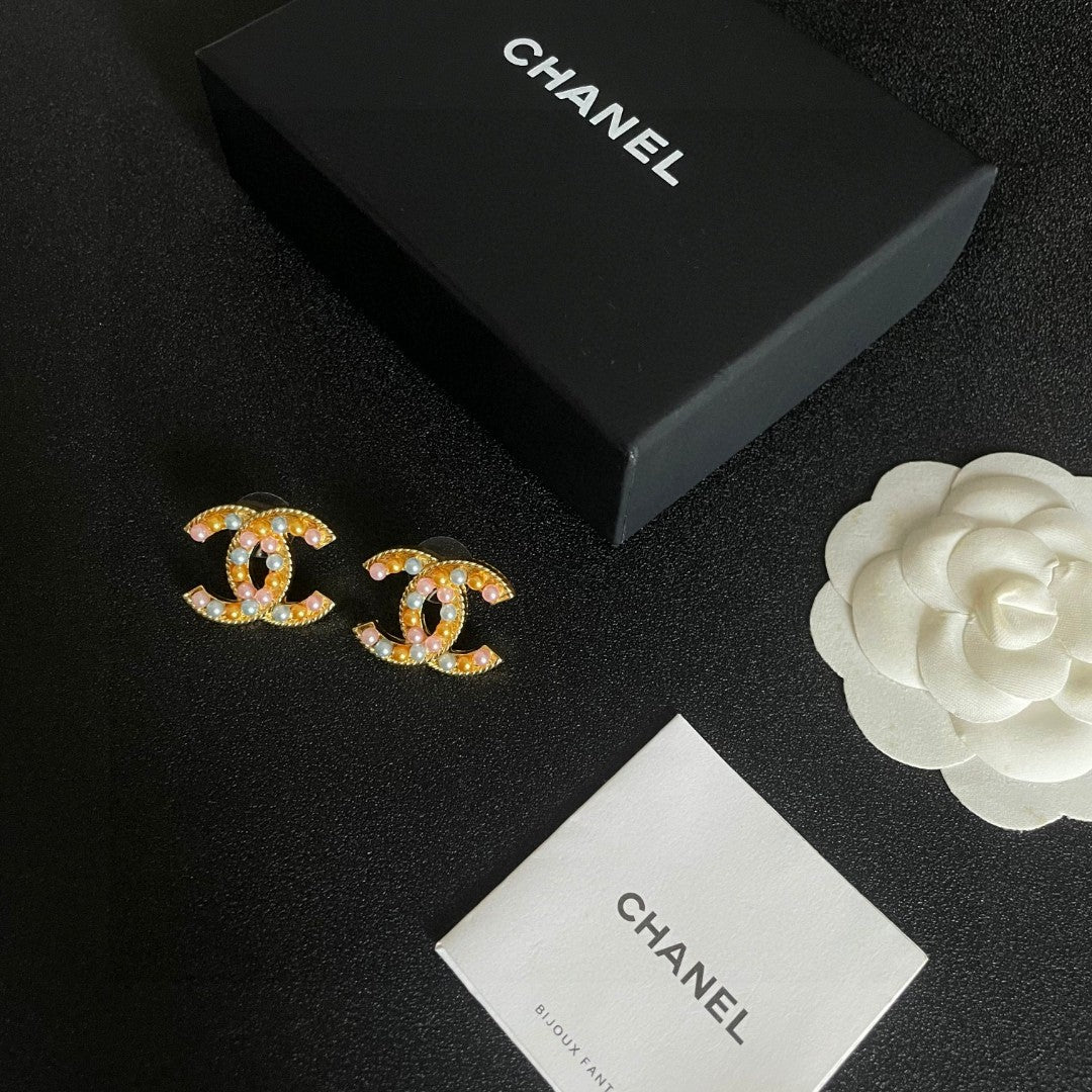 Double-C Emblem Stud Earrings in Polished Metal-Tone – Design 187 close-up detail