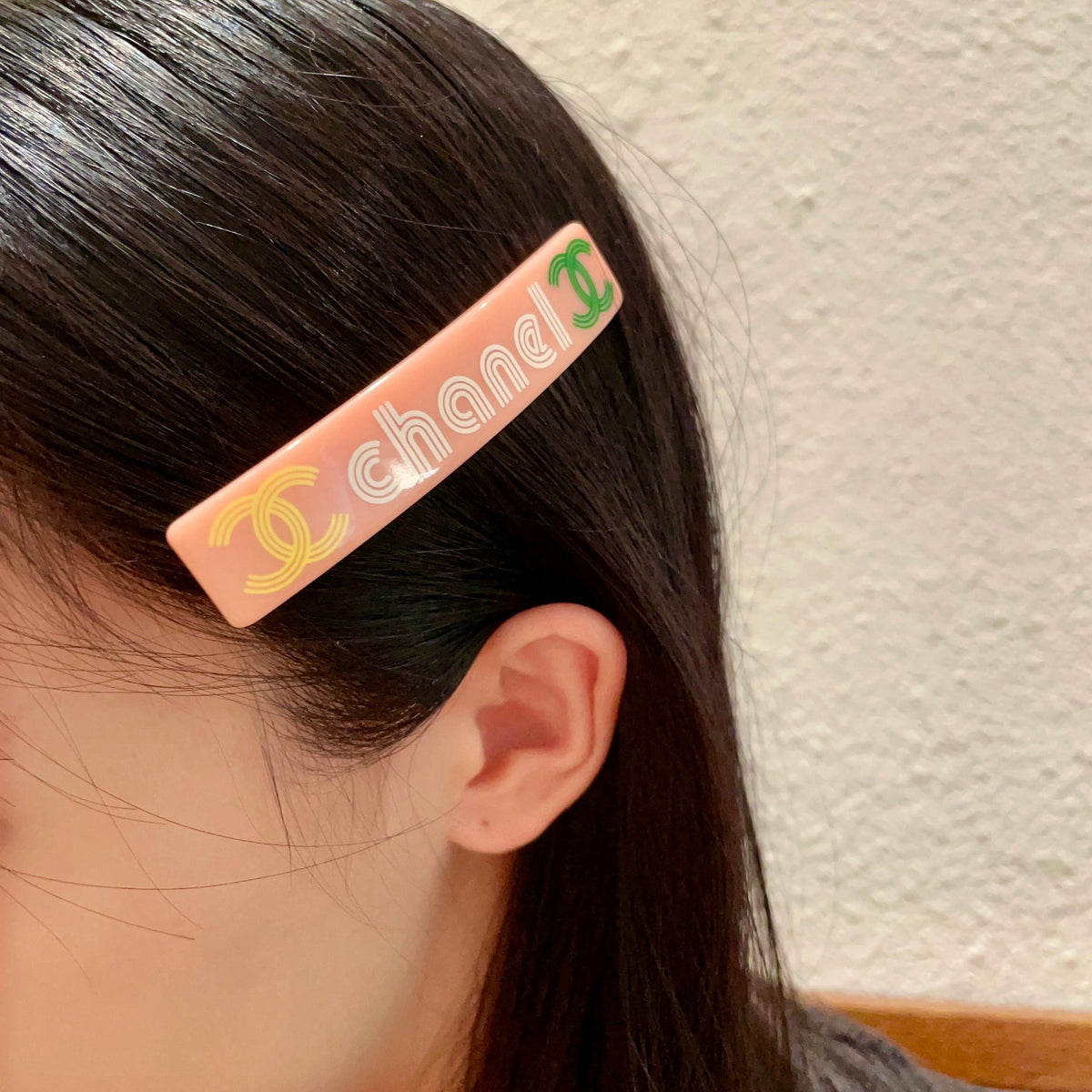Double-C Emblem Hair Clip – Design 035 main product view