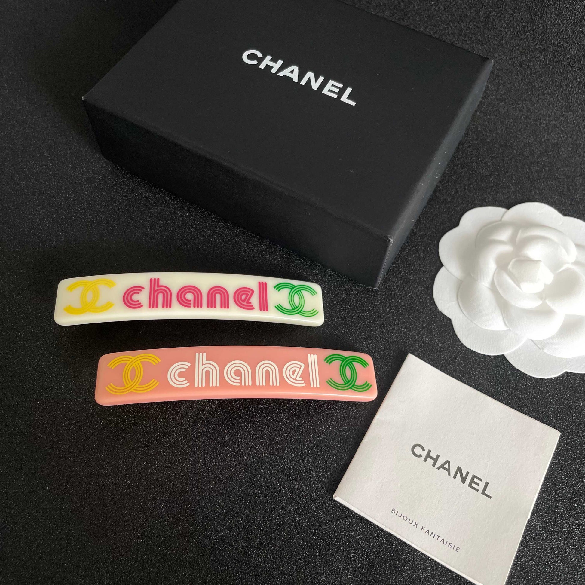 Double-C Emblem Hair Clip – Design 020 close-up detail