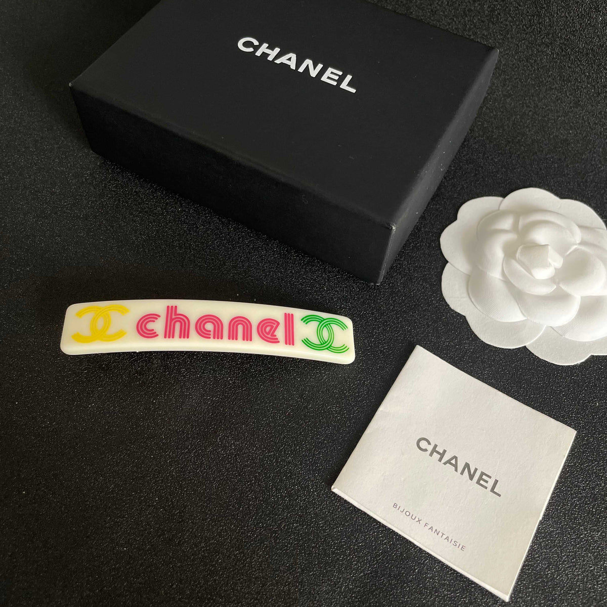 Double-C Emblem Hair Clip – Design 034 close-up detail