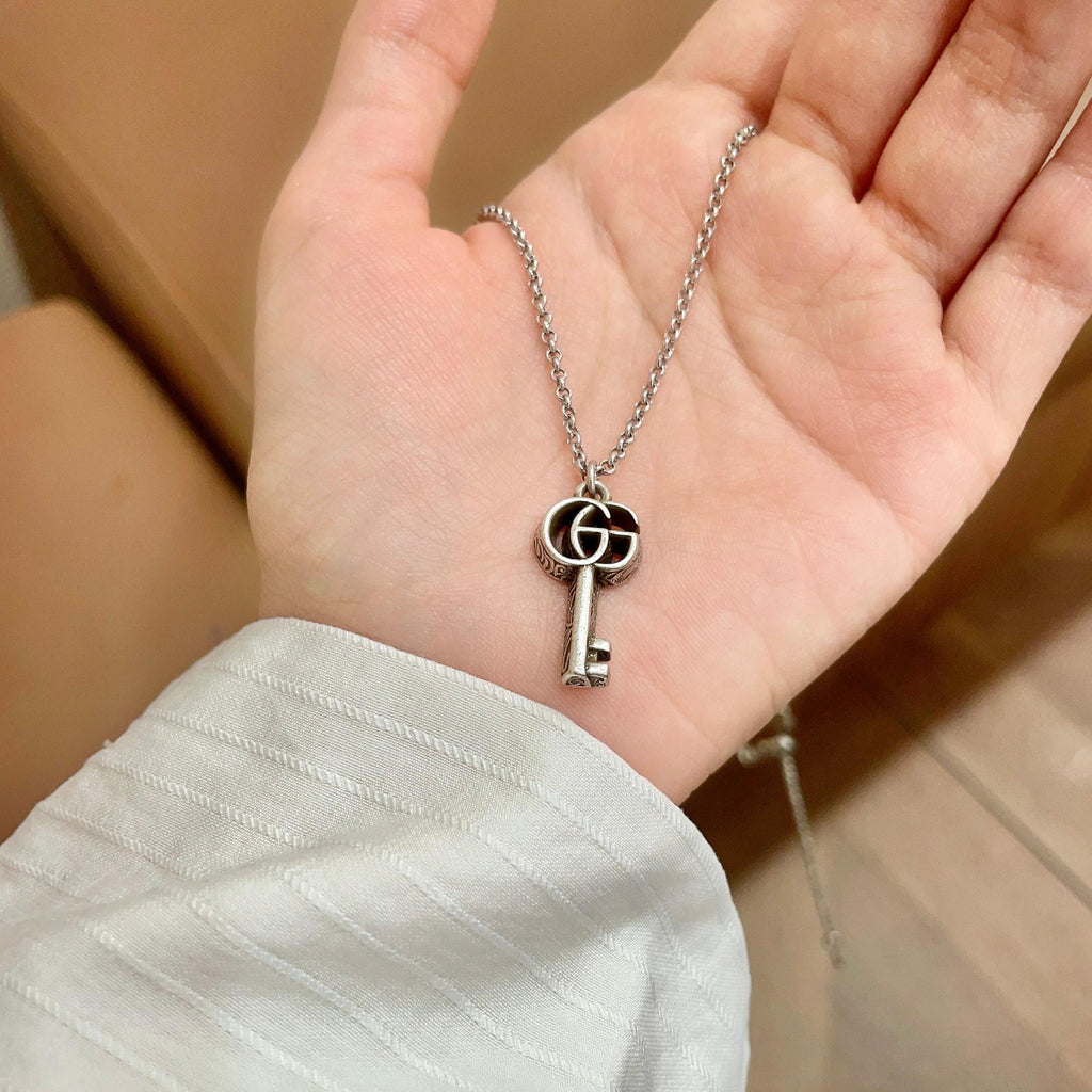 Double-G Emblem Pendant Necklace in Polished Metal-Tone – Design 113 side detail