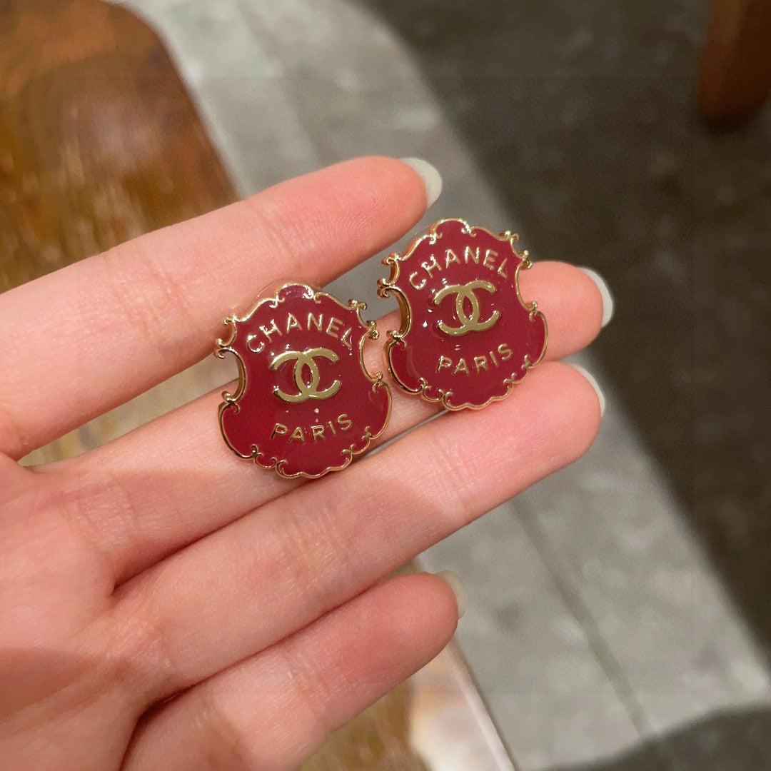 Double-C Emblem Stud Earrings in Polished Metal-Tone – Design 005 side detail