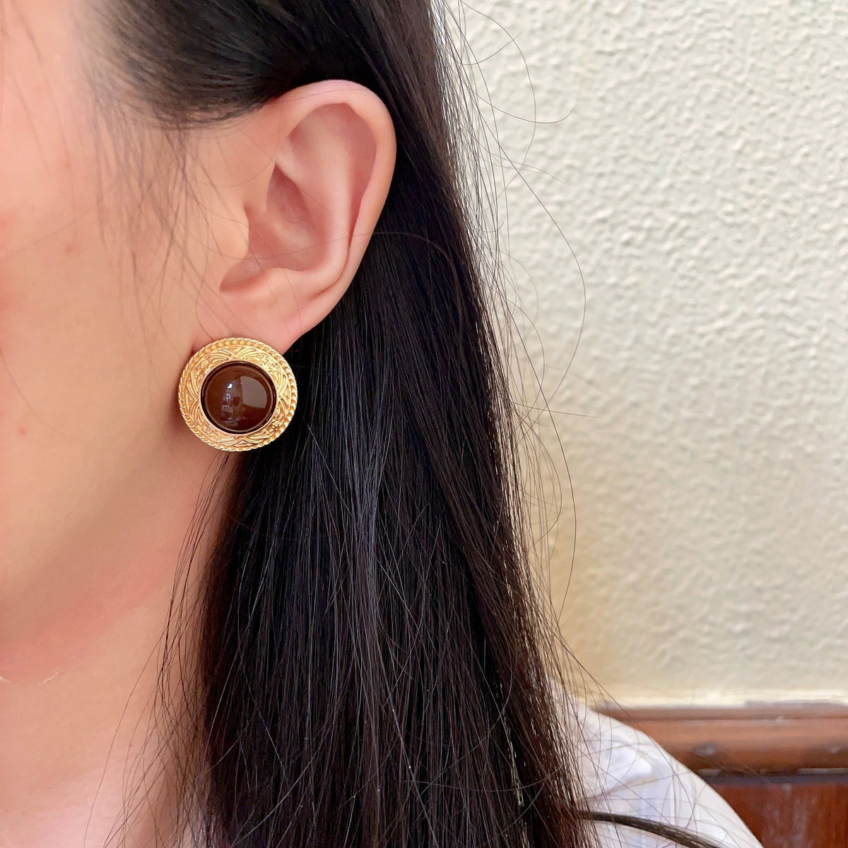 Double-C Emblem Stud Earrings in Polished Metal-Tone – Design 032 detail view