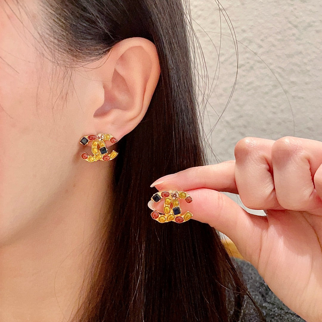 Double-C Emblem Stud Earrings in Polished Metal-Tone – Design 080 main product view