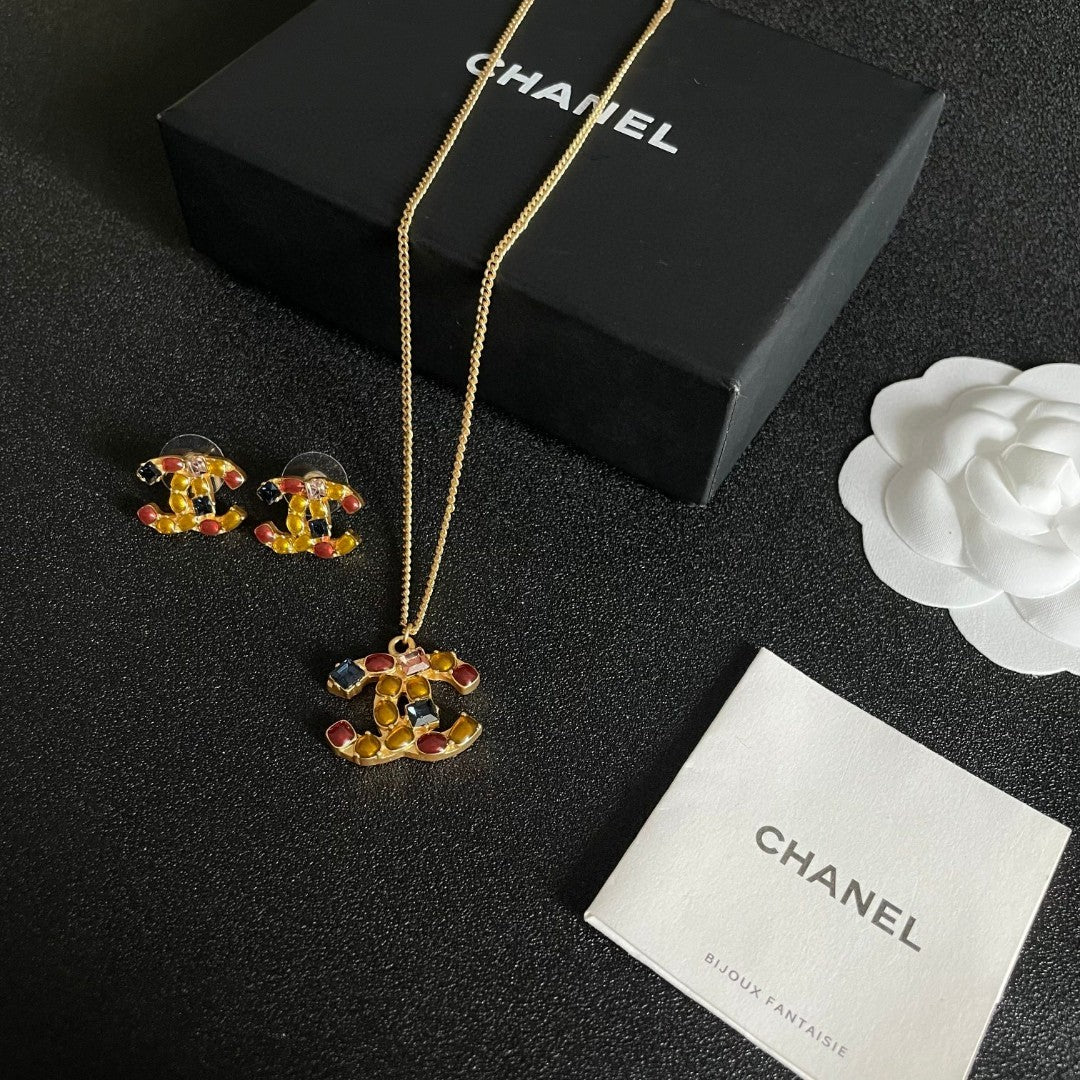 Double-C Emblem Stud Earrings in Polished Metal-Tone – Design 080 detail view
