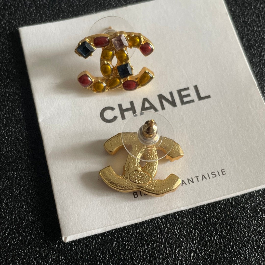Double-C Emblem Stud Earrings in Polished Metal-Tone – Design 080 styled product view