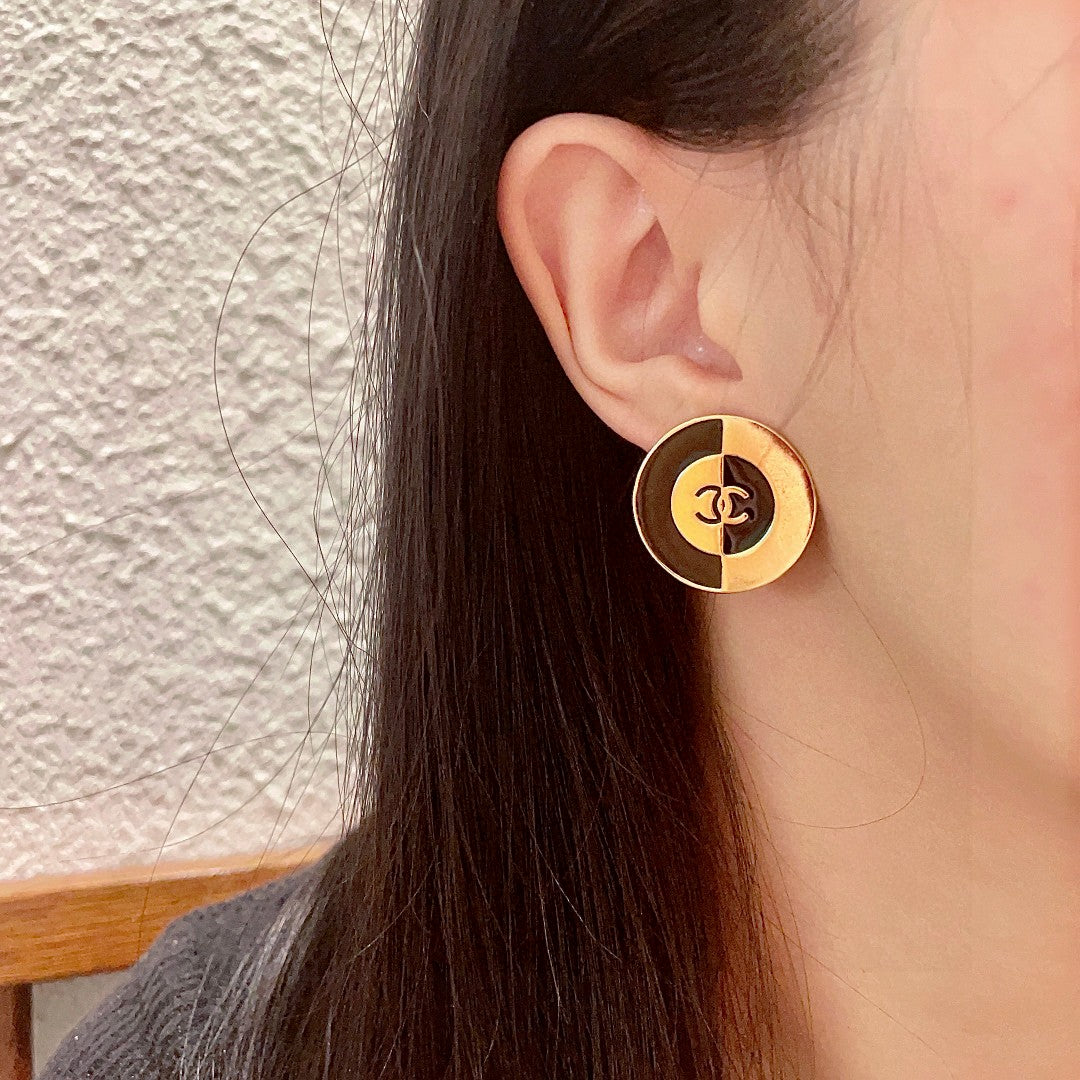 Double-C Emblem Stud Earrings in Polished Metal-Tone – Design 179 detail view