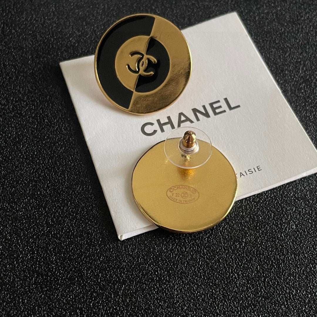 Double-C Emblem Stud Earrings in Polished Metal-Tone – Design 179 main product view
