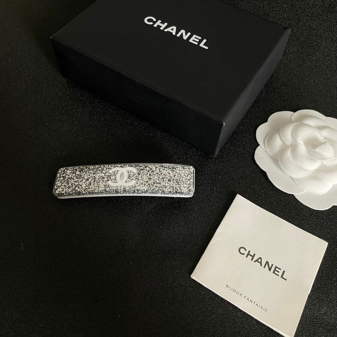 Double-C Emblem Hair Clip – Design 012 close-up detail
