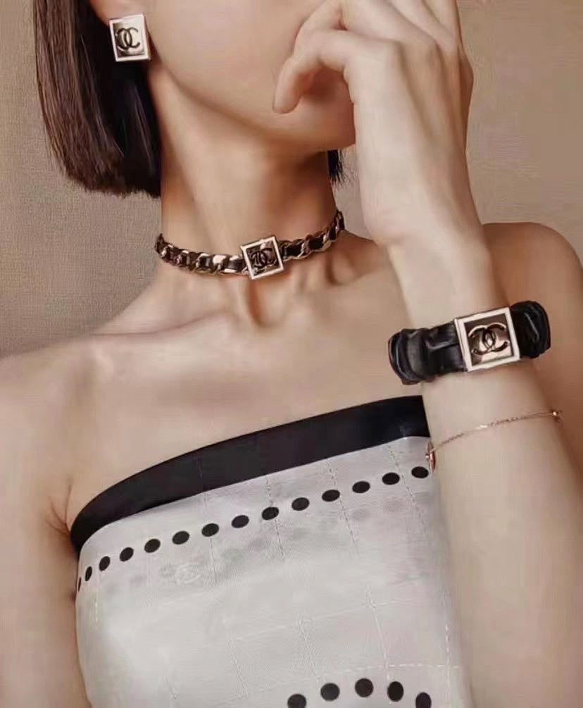 Signature Emblem Bracelet in Black-Tone – Black Detail front product view