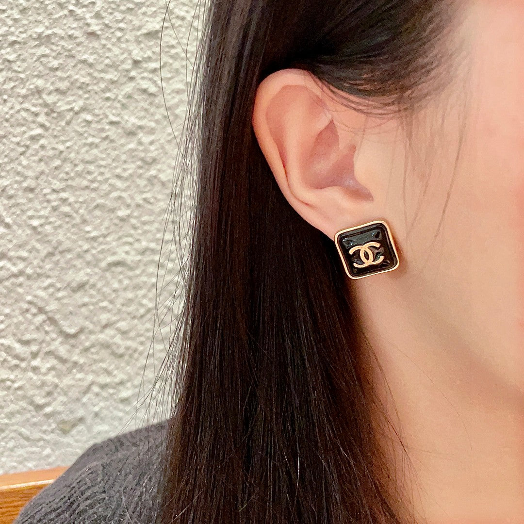 Double-C Emblem Stud Earrings in Polished Metal-Tone – Design 250 detail view