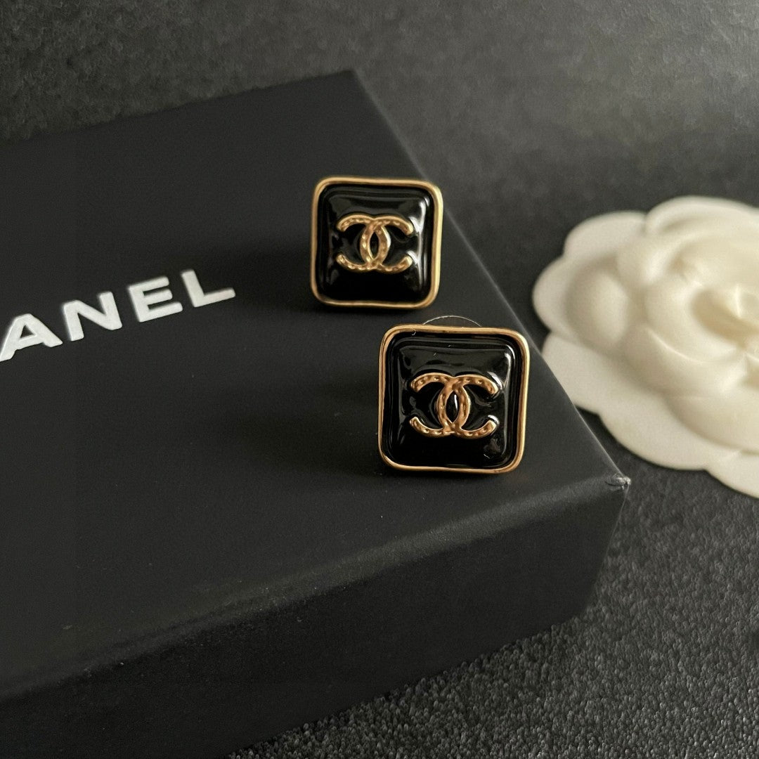 Double-C Emblem Stud Earrings in Polished Metal-Tone – Design 250 detail view