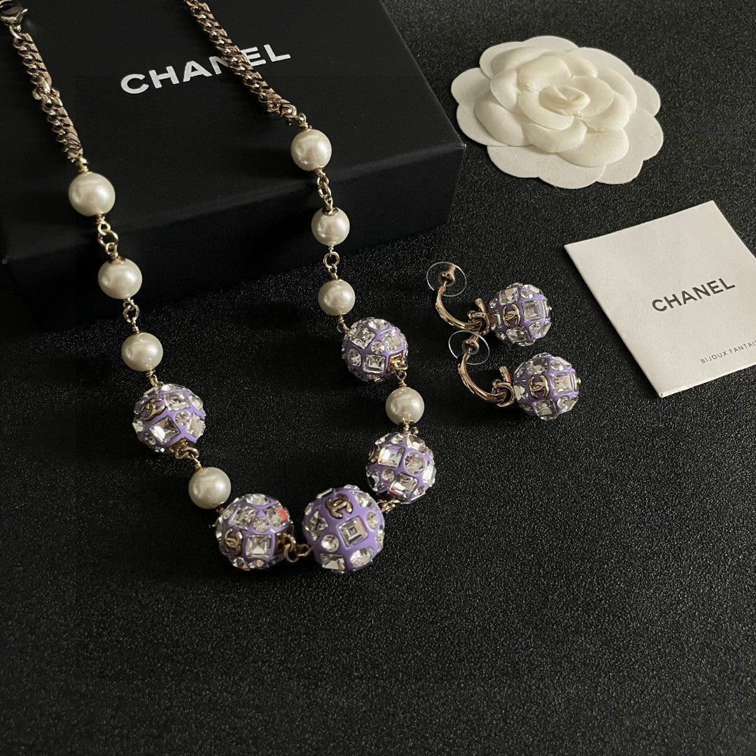 Double-C Emblem Pearl-Detail Pendant Necklace – Pearl Detail – Design 049 detail view