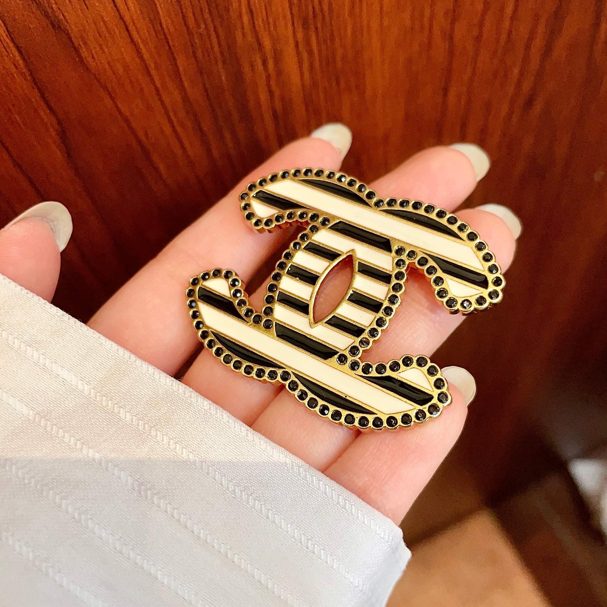 Double-C Emblem Brooch in Polished Metal-Tone – Design 044 side detail