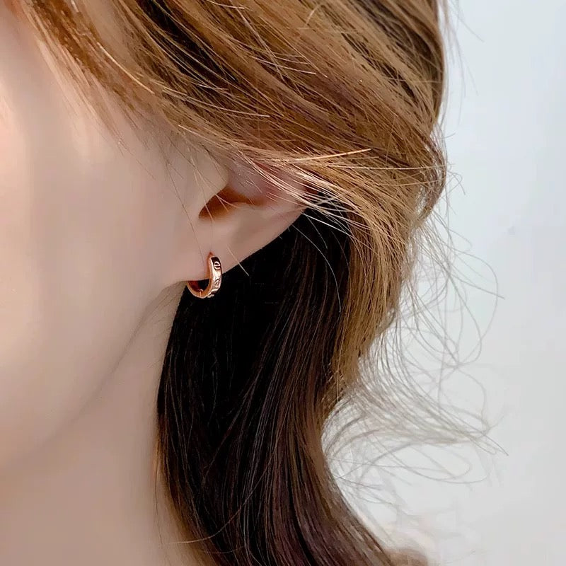 Rose Motif Stud Earrings in Rose-Gold-Tone – Design 01 main product view