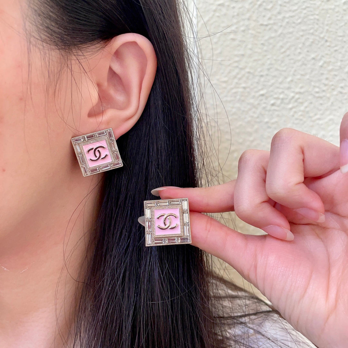 Double-C Emblem Stud Earrings in Polished Metal-Tone – Design 081 main product view
