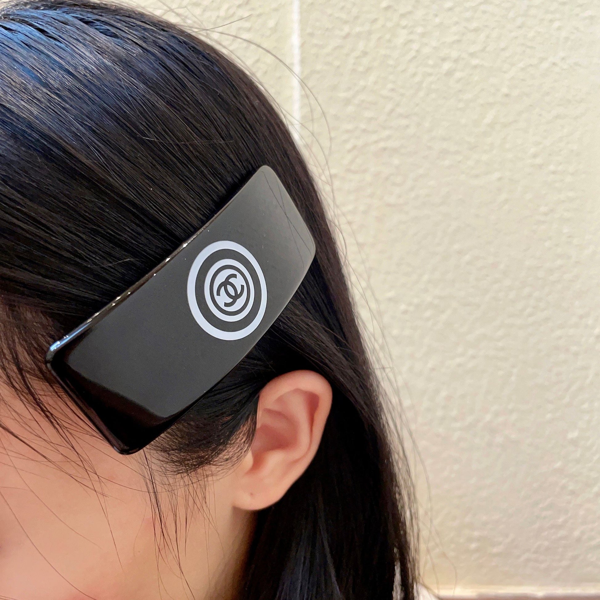 Double-C Emblem Hair Clip – Design 002 main product view