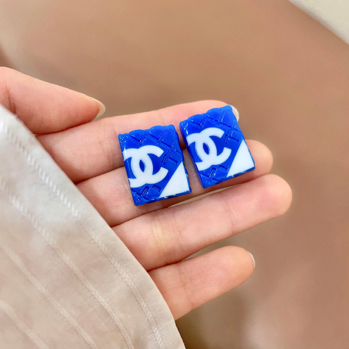 Double-C Emblem Stud Earrings in Polished Metal-Tone – Design 272 side detail