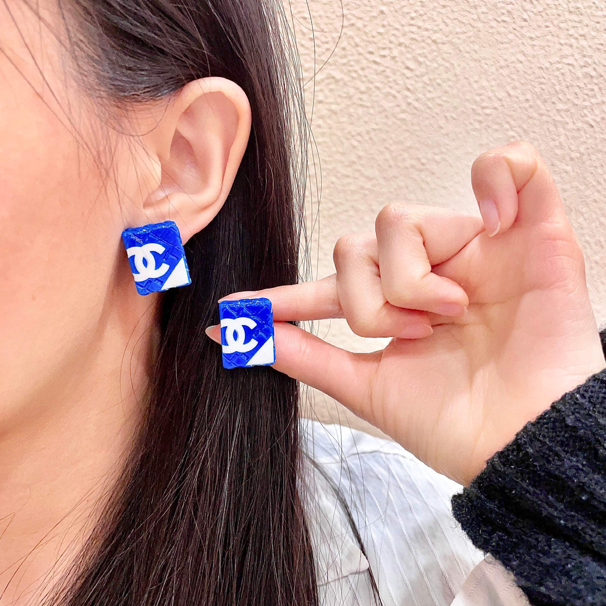Double-C Emblem Stud Earrings in Polished Metal-Tone – Design 272 main product view
