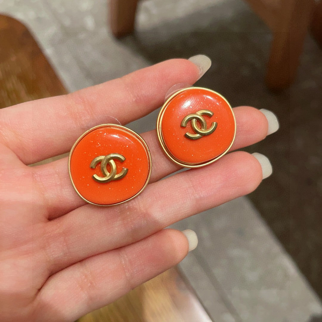 Double-C Emblem Stud Earrings in Polished Metal-Tone – Design 259 side detail