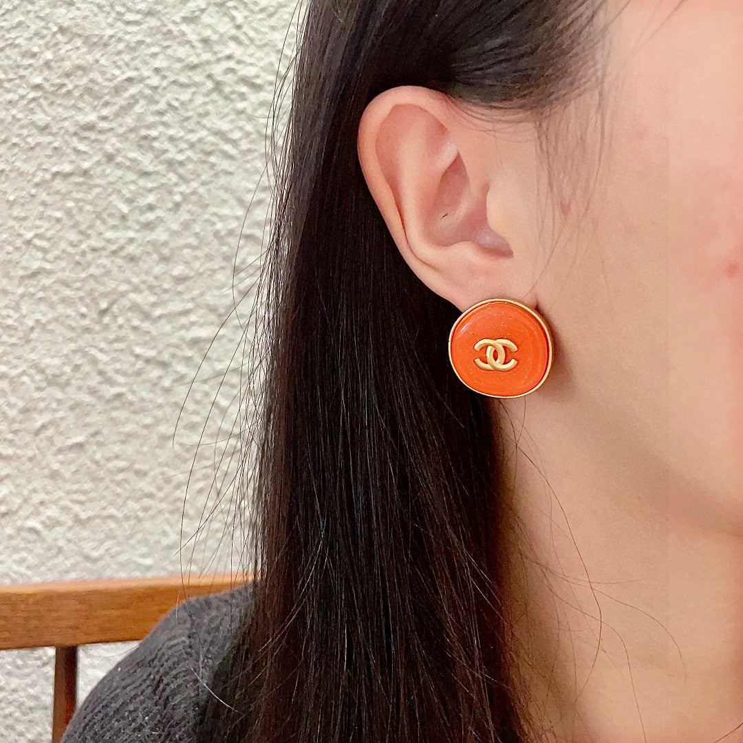 Double-C Emblem Stud Earrings in Polished Metal-Tone – Design 270 detail view