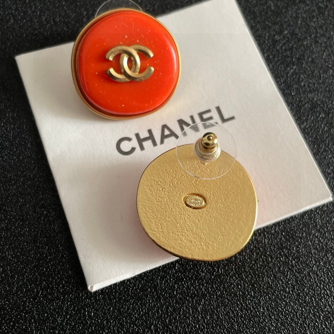 Double-C Emblem Stud Earrings in Polished Metal-Tone – Design 259 main product view