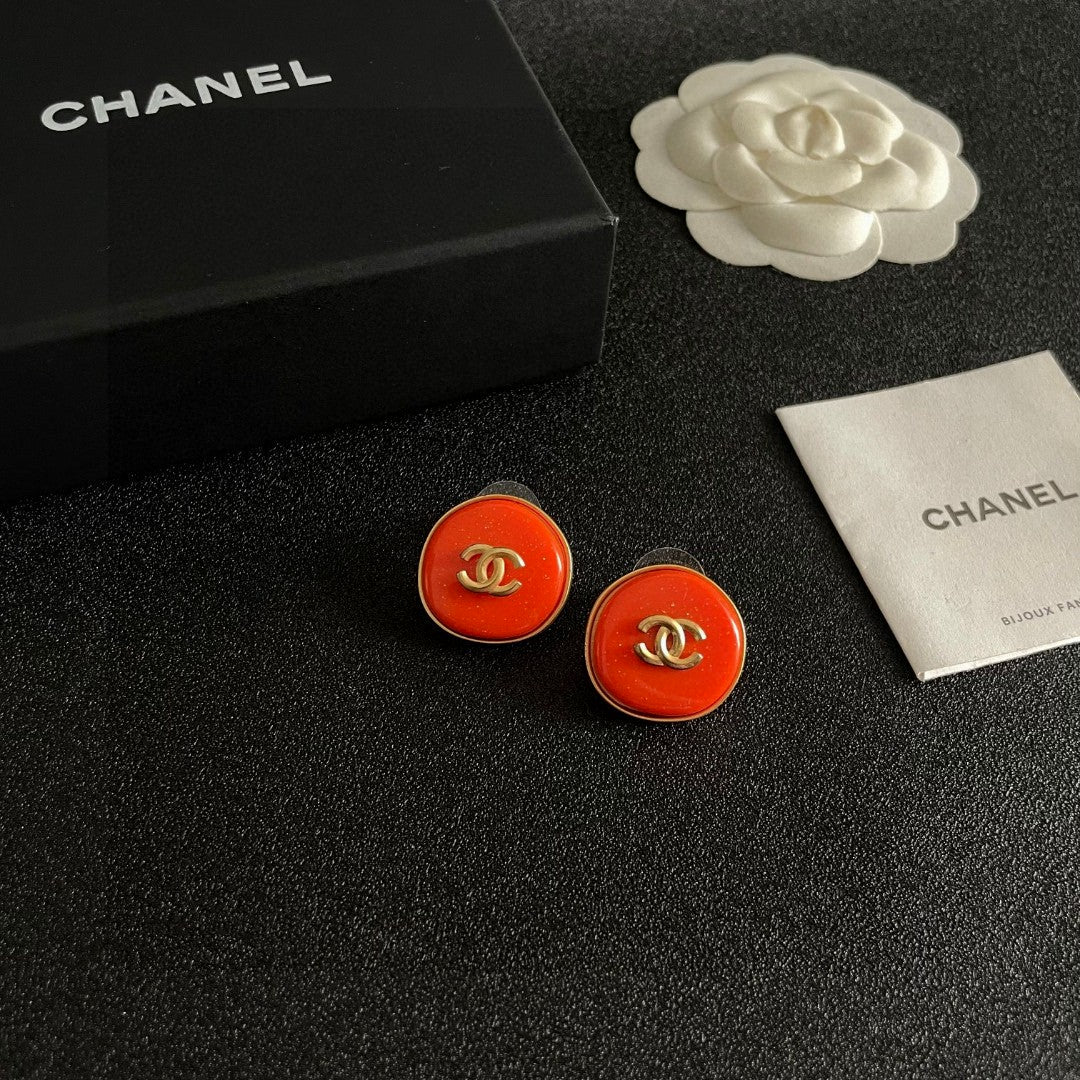 Double-C Emblem Stud Earrings in Polished Metal-Tone – Design 270 styled product view