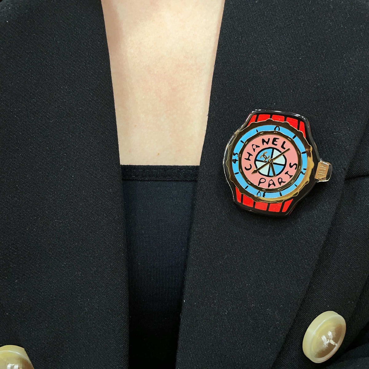 Double-C Emblem Brooch in Polished Metal-Tone – Design 005 front product view