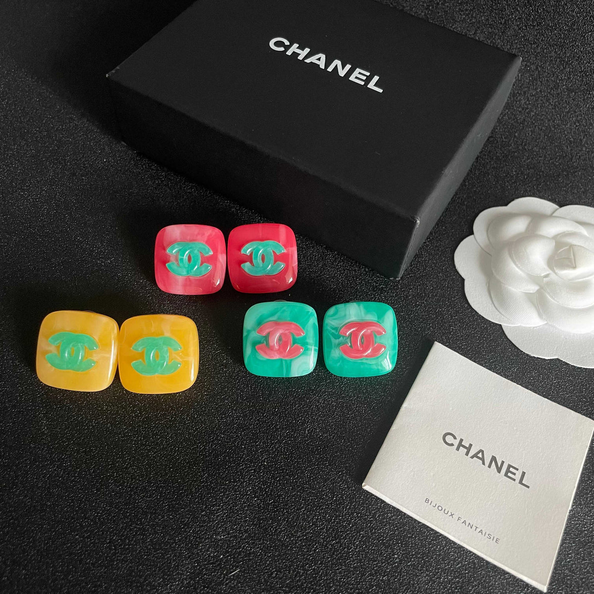 Double-C Emblem Stud Earrings in Polished Metal-Tone – Design 021 side detail