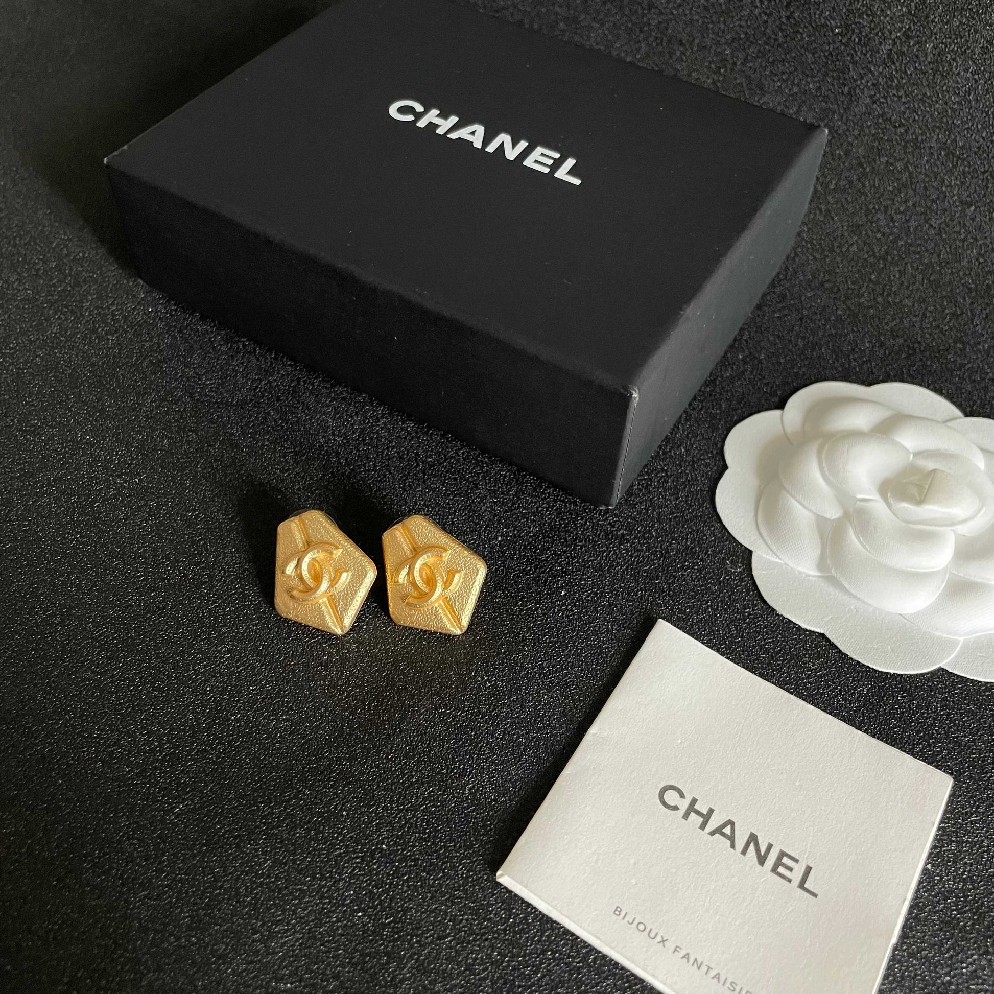 Double-C Emblem Stud Earrings in Polished Metal-Tone – Design 289 close-up detail