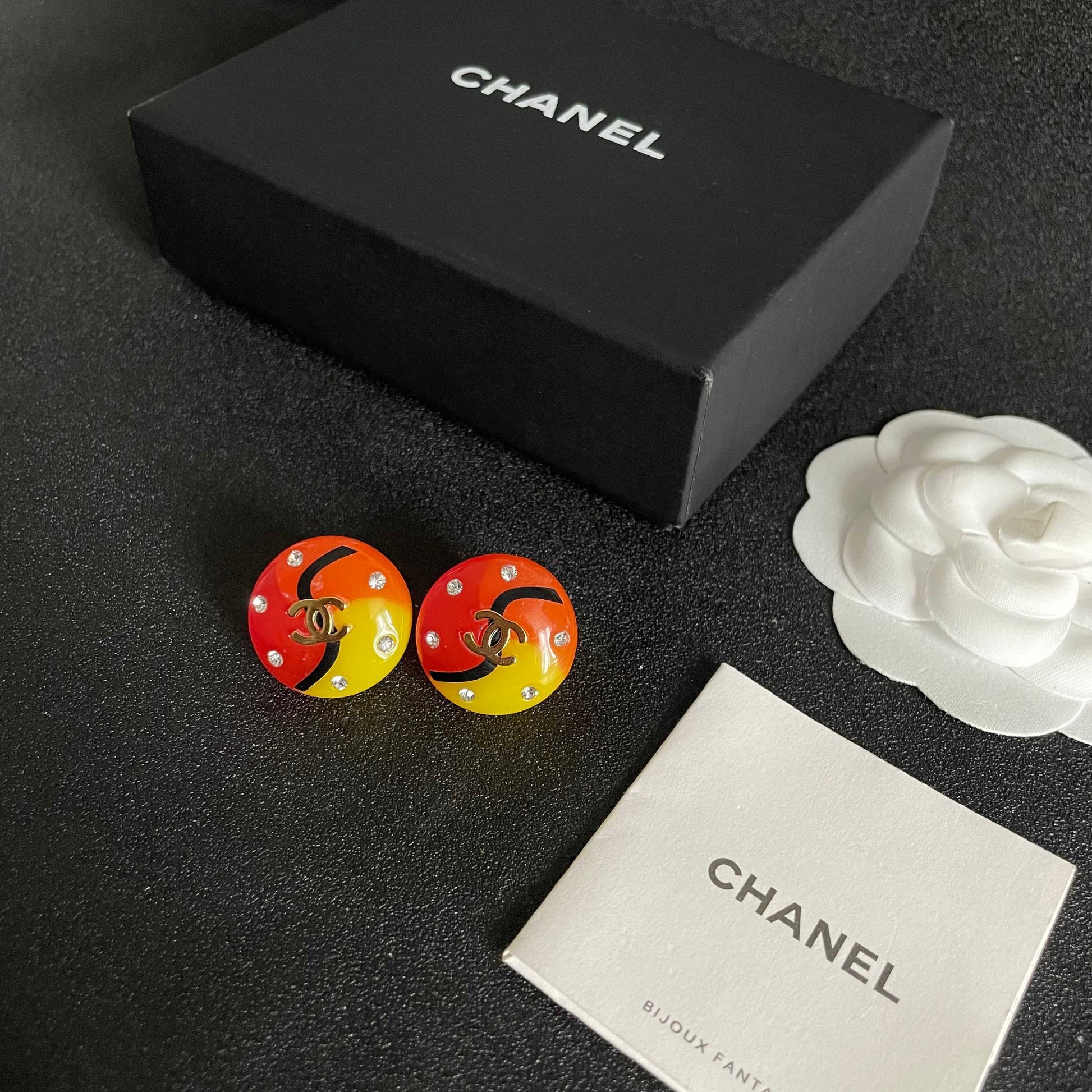 Double-C Emblem Stud Earrings in Polished Metal-Tone – Design 335 close-up detail
