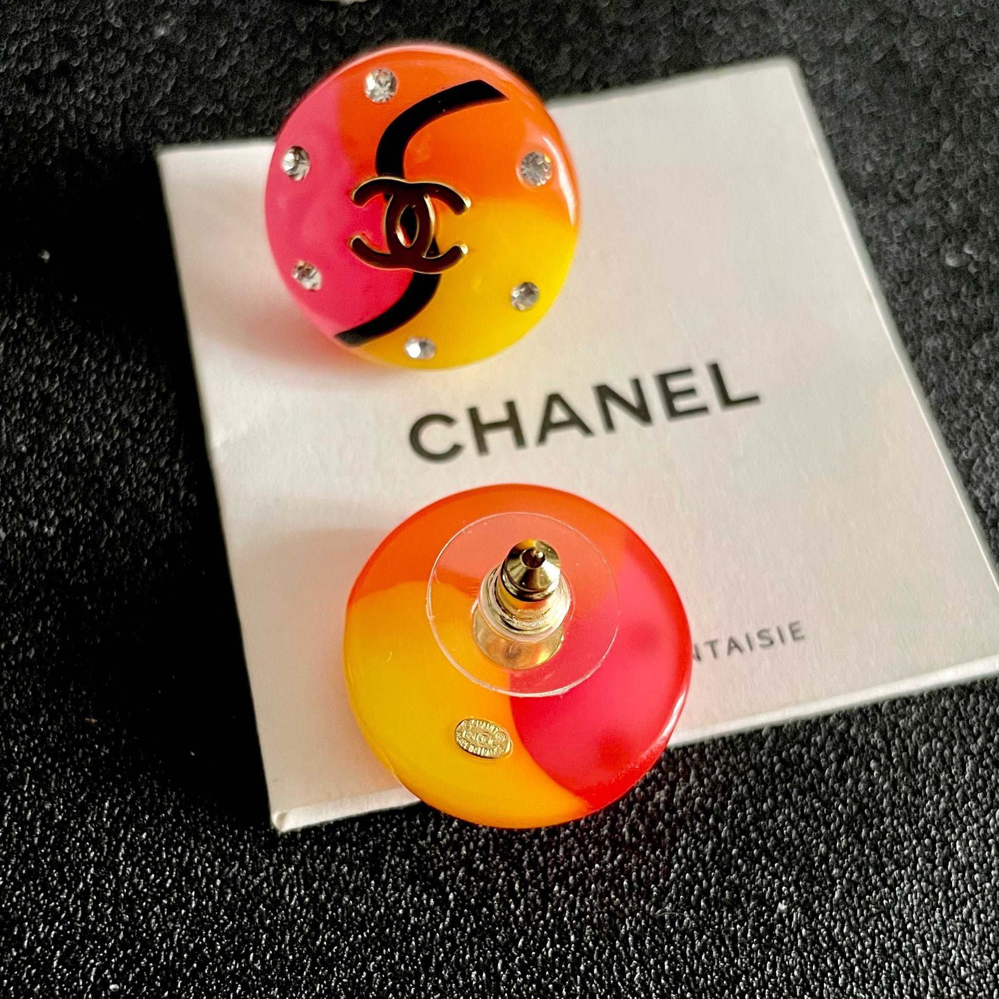 Double-C Emblem Stud Earrings in Polished Metal-Tone – Design 335 main product view