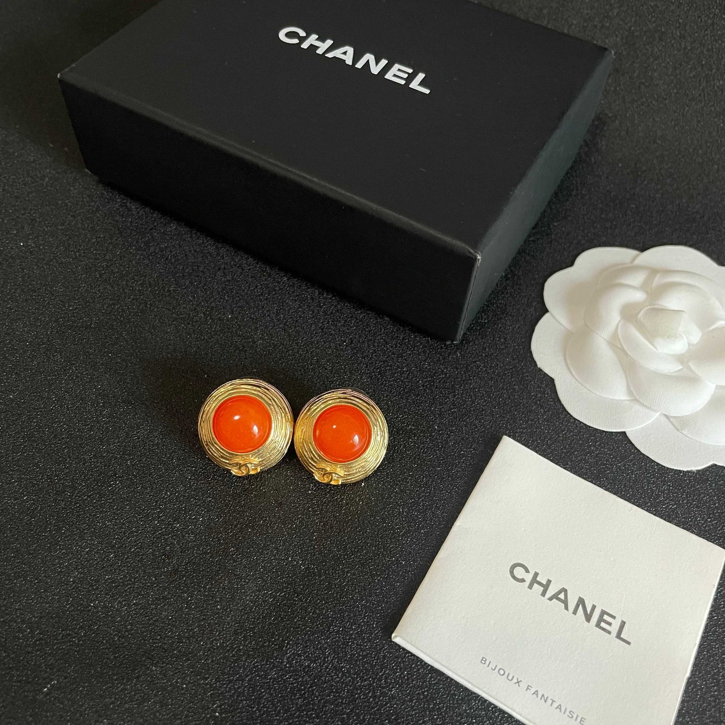 Double-C Emblem Stud Earrings in Polished Metal-Tone – Design 016 close-up detail