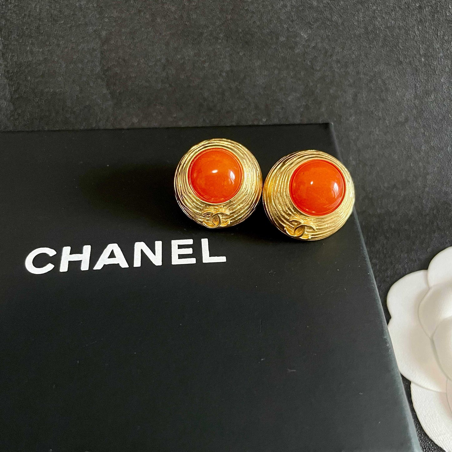 Double-C Emblem Stud Earrings in Polished Metal-Tone – Design 016 detail view
