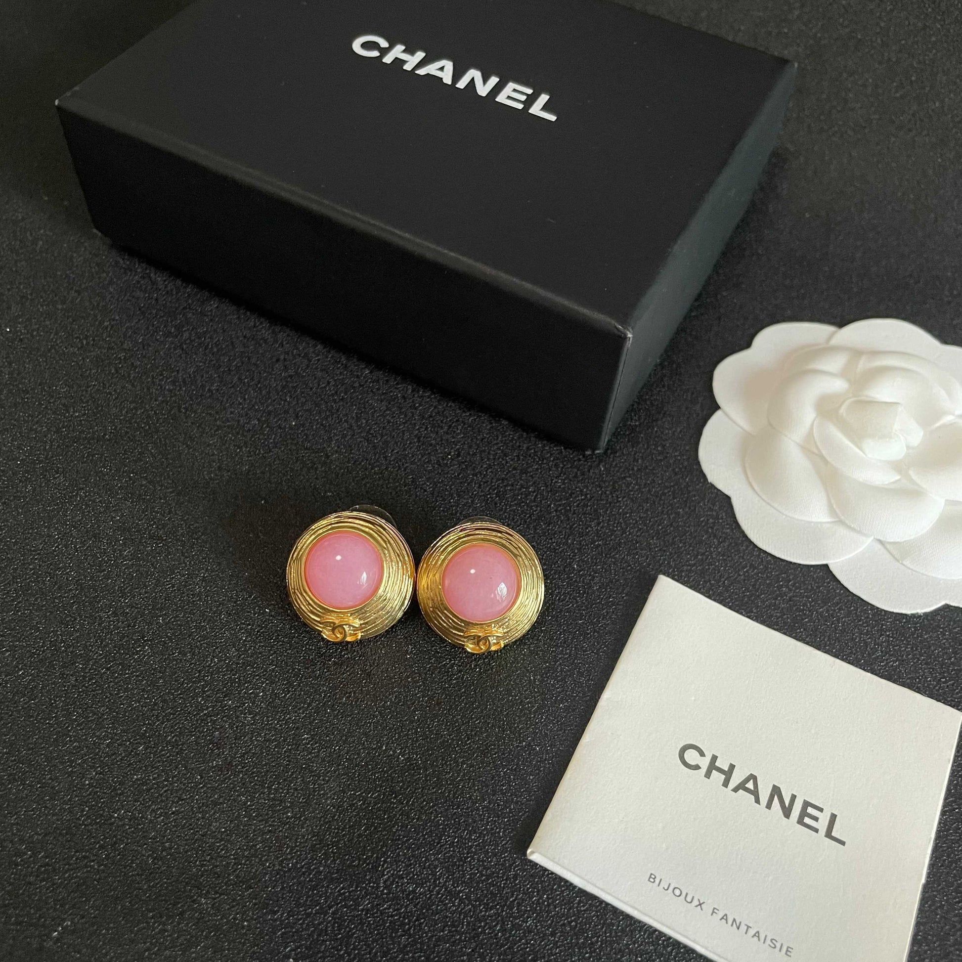 Double-C Emblem Stud Earrings in Polished Metal-Tone – Design 015 close-up detail