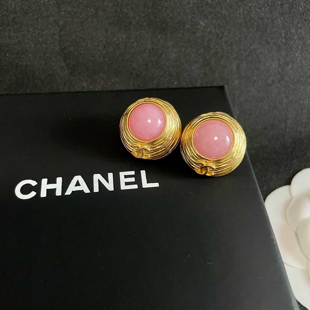 Double-C Emblem Stud Earrings in Polished Metal-Tone – Design 015 detail view