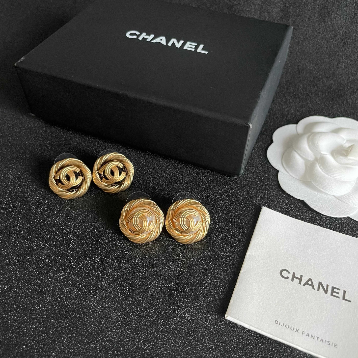 Double-C Emblem Stud Earrings in Polished Metal-Tone – Design 063 side detail