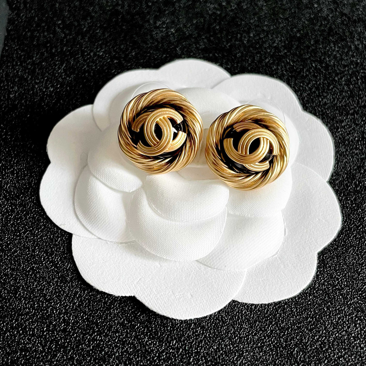 Double-C Emblem Stud Earrings in Polished Metal-Tone – Design 063 front product view