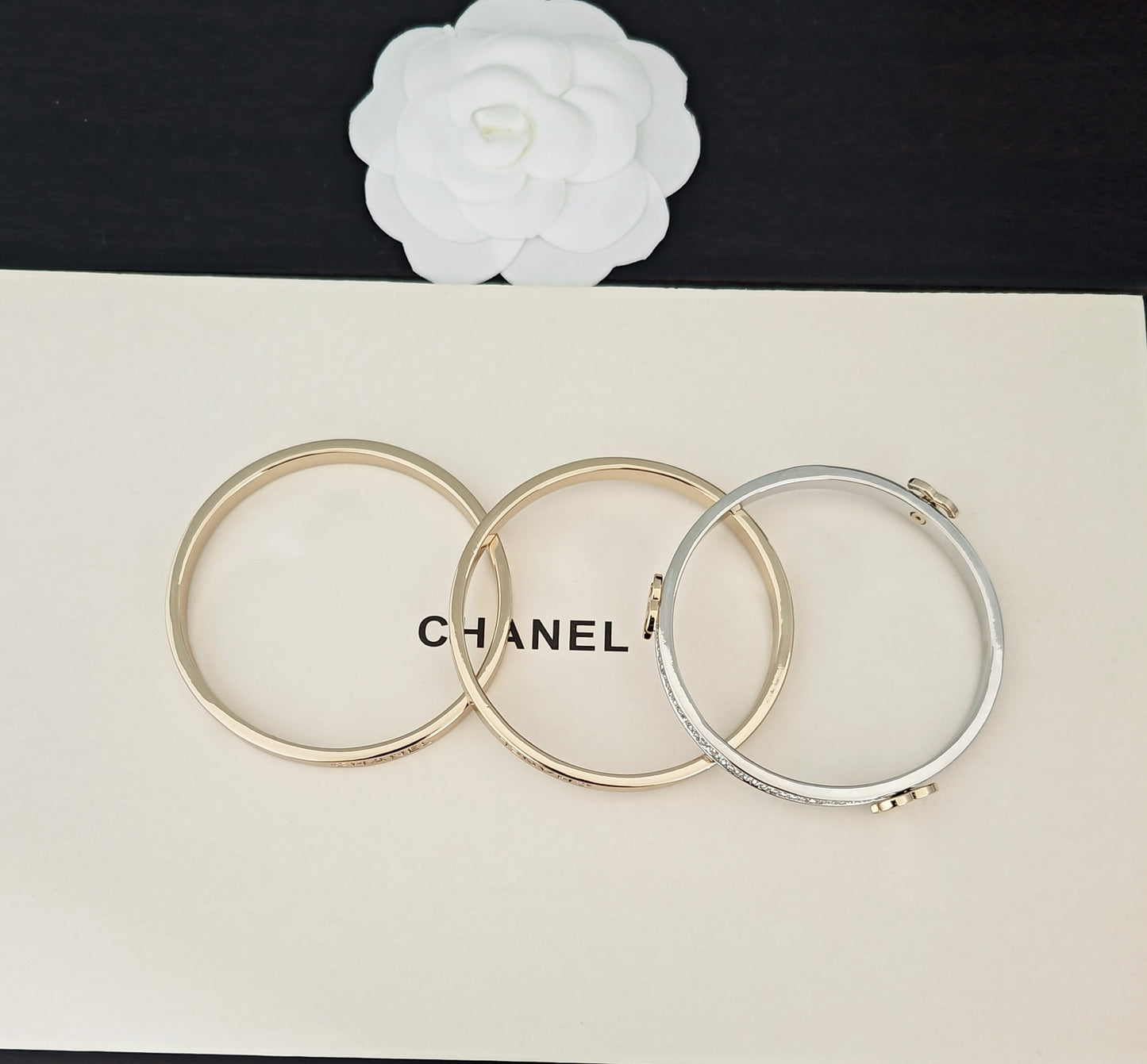 Signature Emblem Bangle in Gold-Tone – Design 002 side detail
